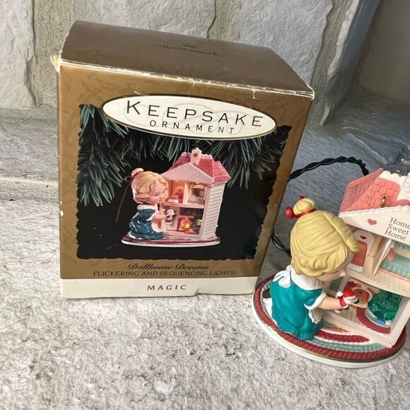 Hallmark Keepsake Dollhouse Dreams Magic series 1993 - Picture 4 of 4